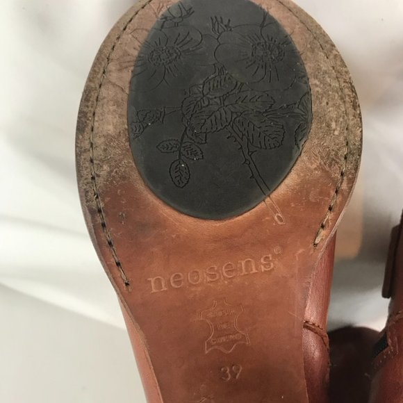 Neosens Leather Loafer Boot - Picture 11 of 11